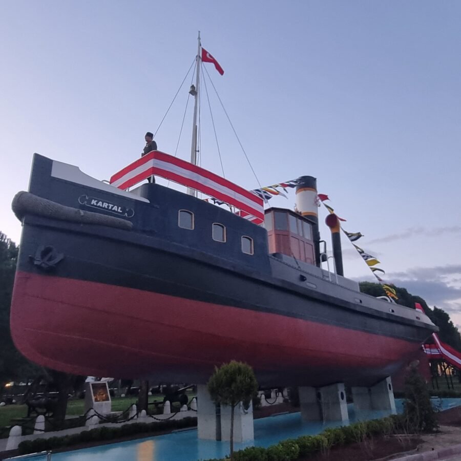 KARTAL II İSTİMBOTUNUN ÇANAKKALE DENİZ MÜZESİ KOMUTANLIĞI AÇIK SERGİLEMEALANINDA TAKARYA ÜZERİNDE SERGİLENMESİ VE ÇEVRE DÜZENLEMESİ